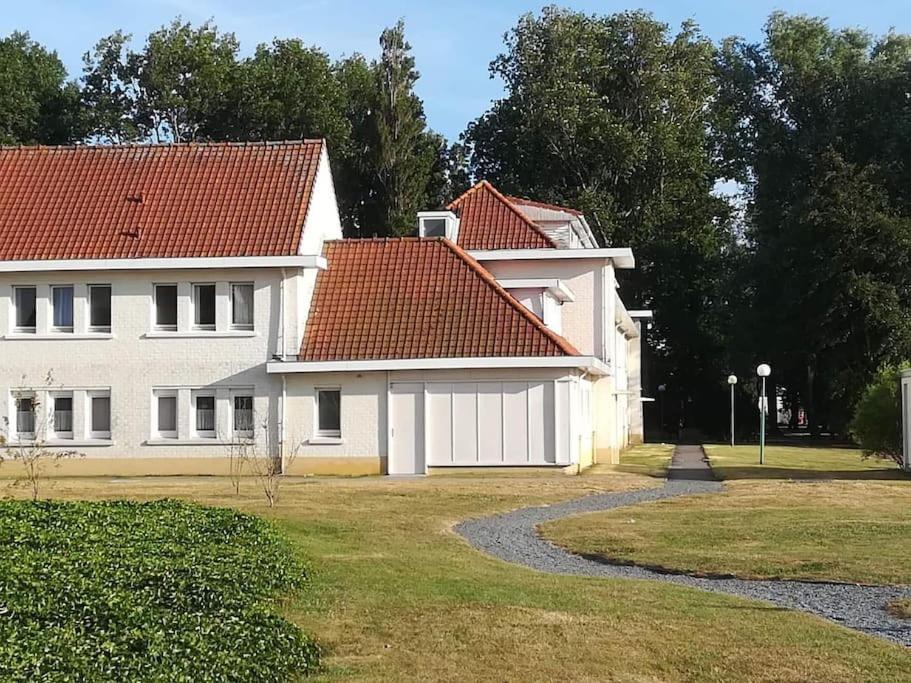 Spacieux Duplex Pres De La Mer 4 Chambres 2 Sdb De Haan Bagian luar foto